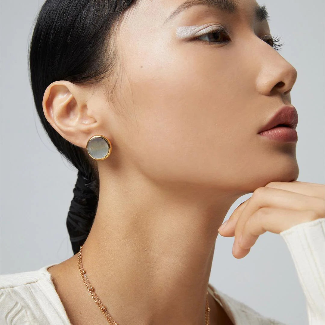 Black Shell Statement Stud