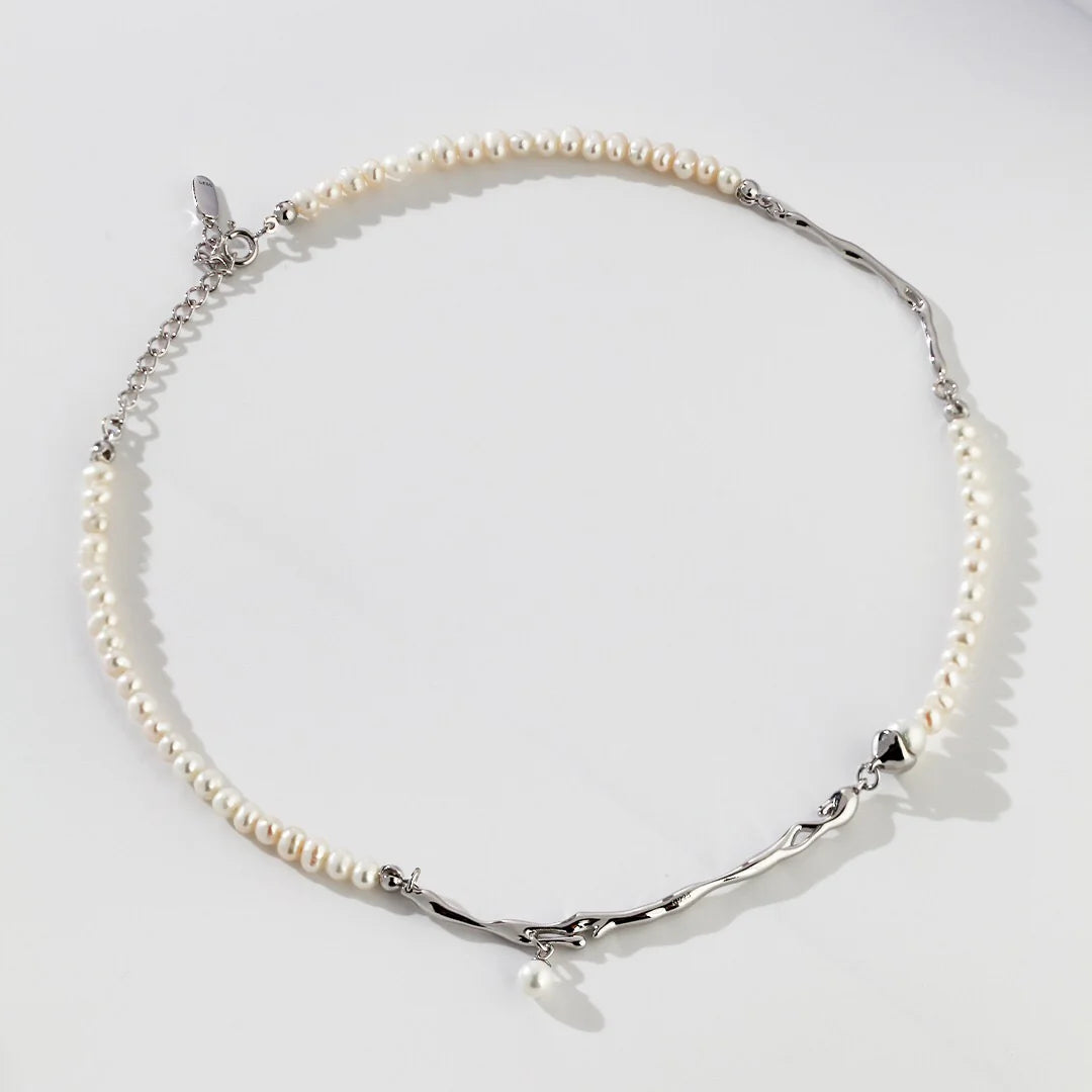 Fluid Natural Design Pearl Necklace
