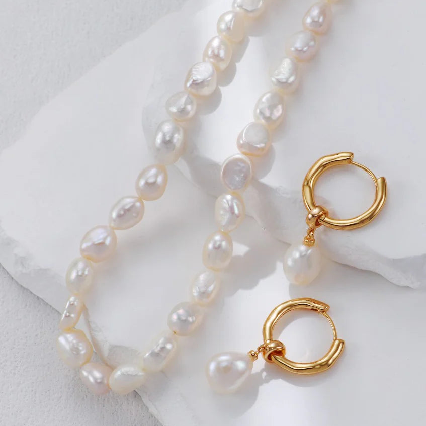 Teardrop-Shaped Baroque Earrings