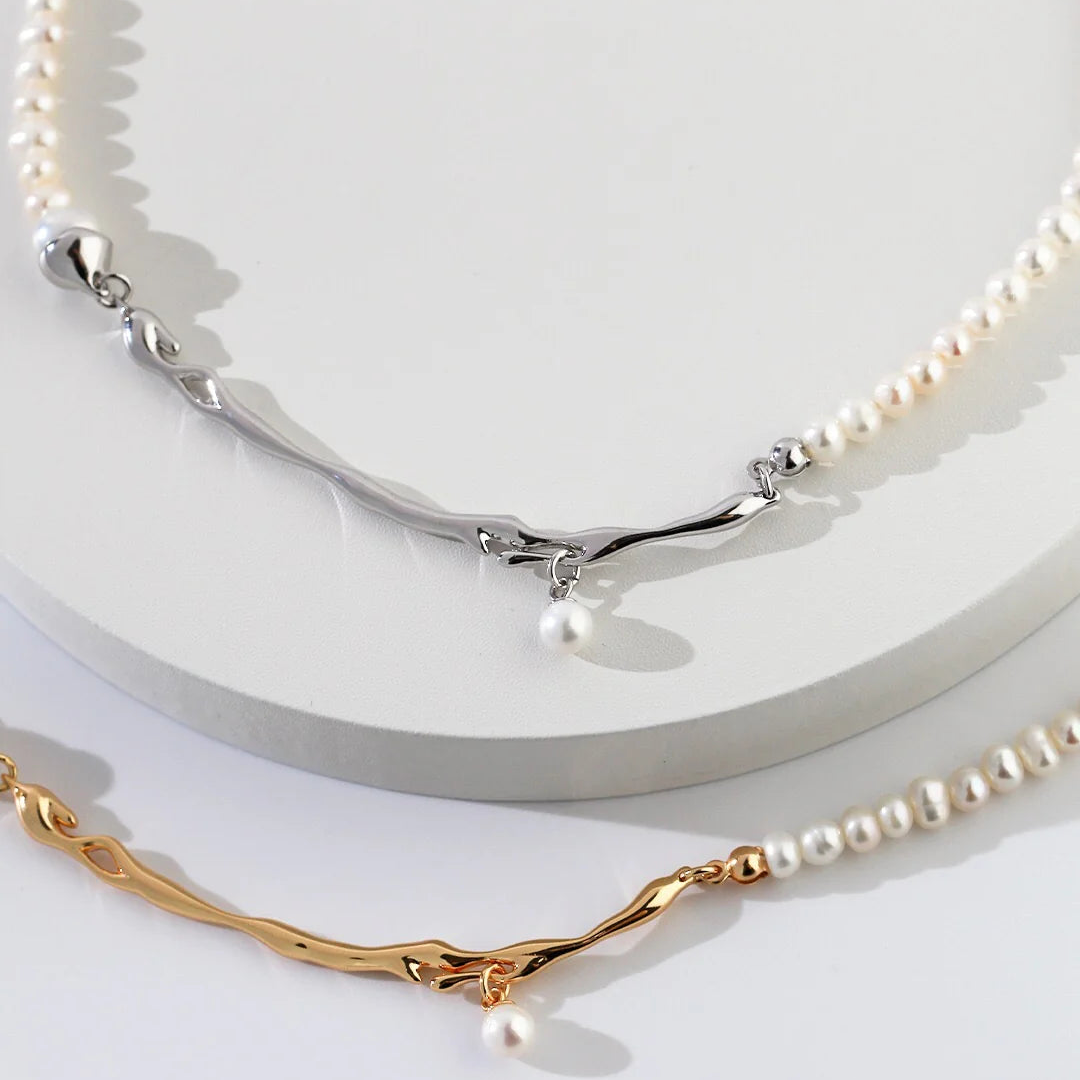 Fluid Natural Design Pearl Necklace