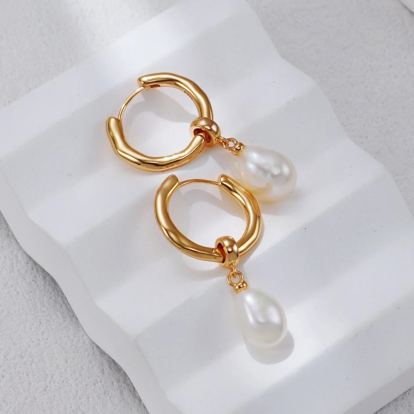 Teardrop-Shaped Baroque Earrings