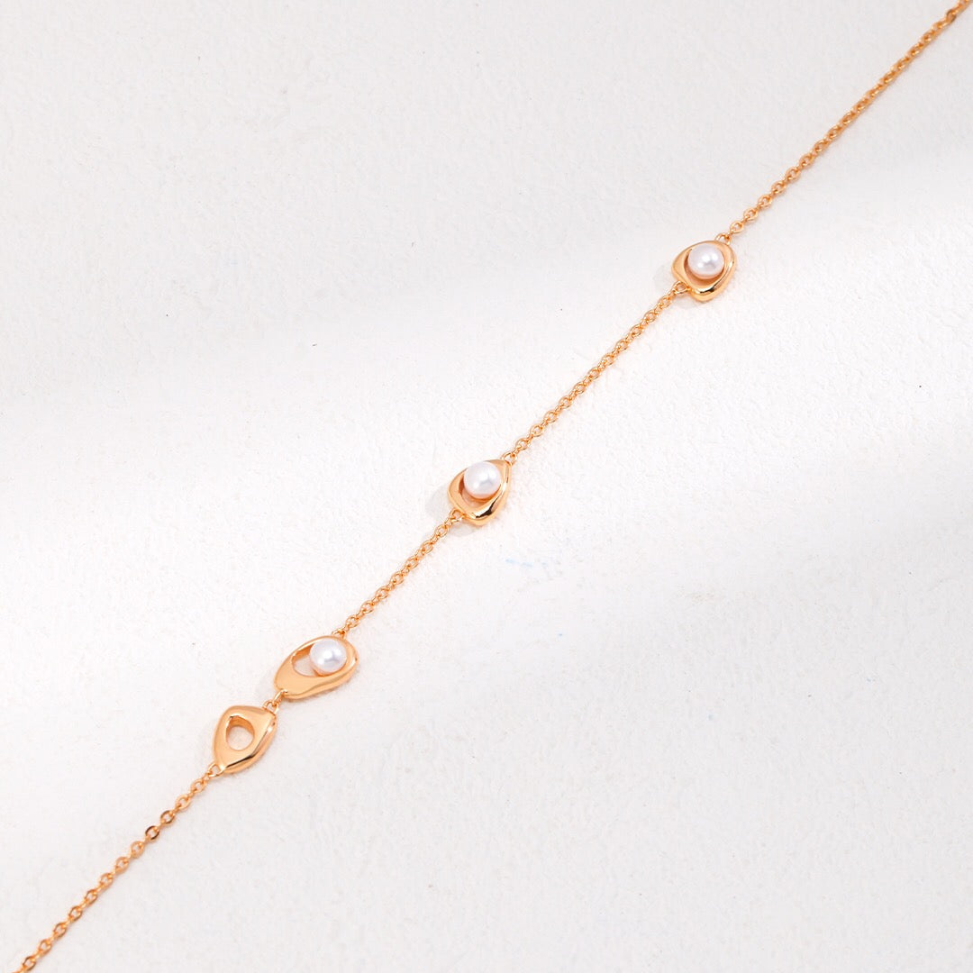 Minimalist Three Pearl Beads Necklace