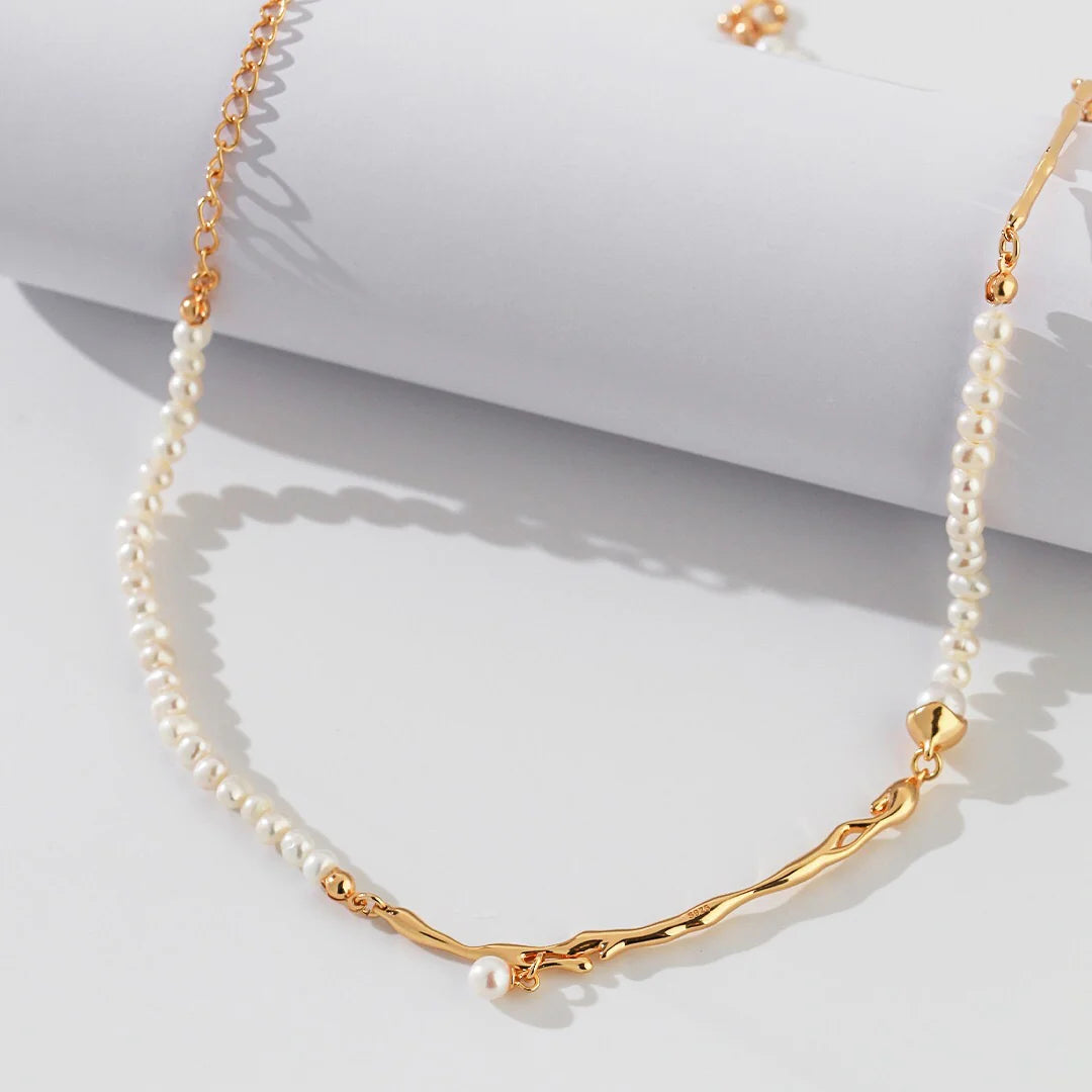 Fluid Natural Design Pearl Necklace