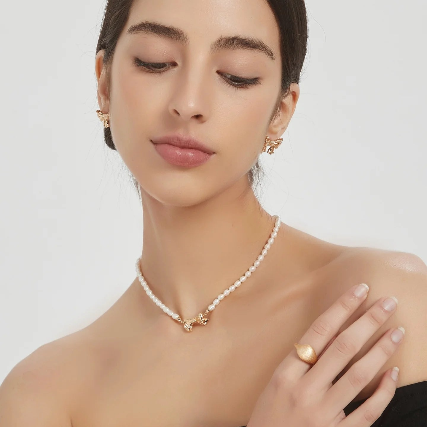 Natural Pearl Bow Necklace