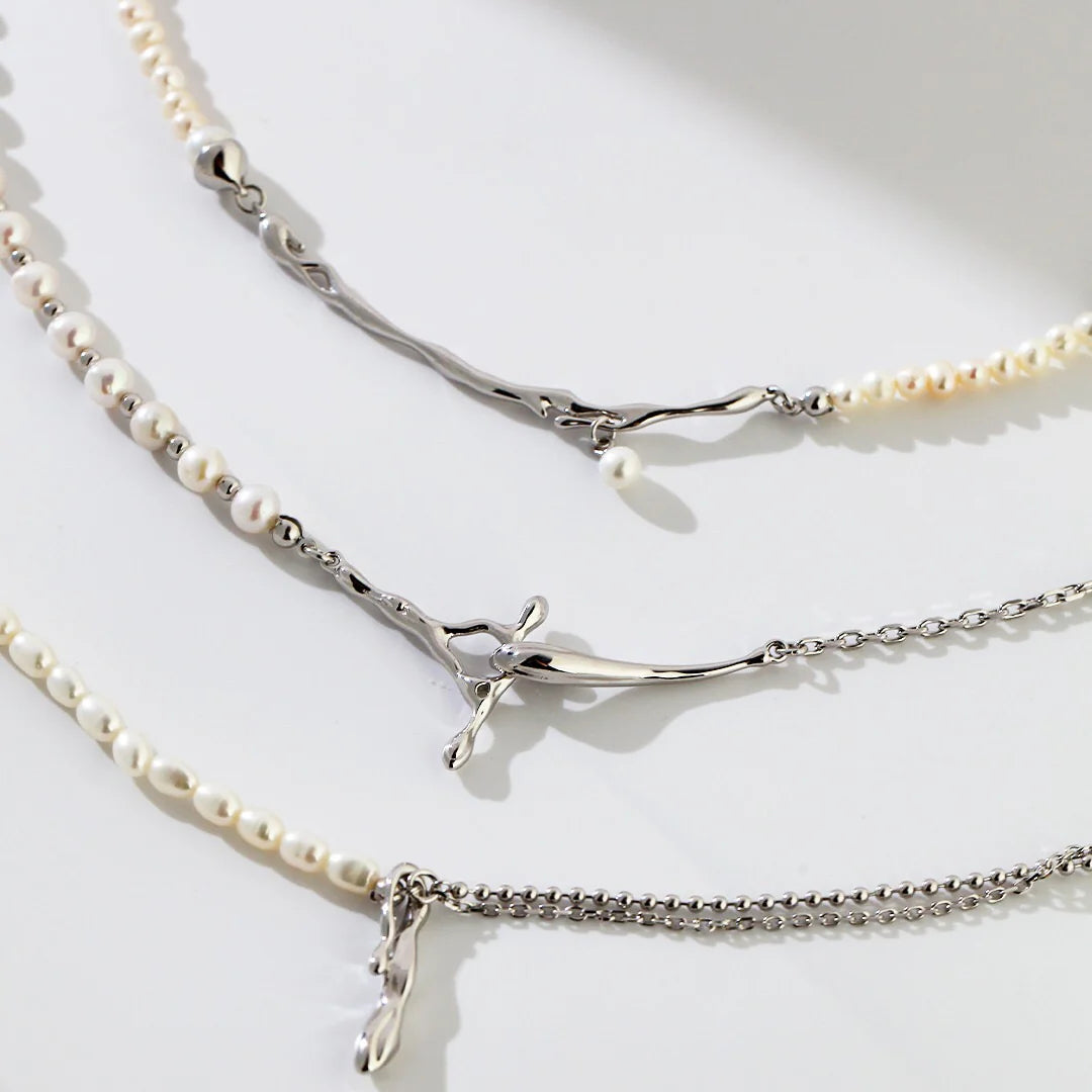 Fluid Natural Design Pearl Necklace
