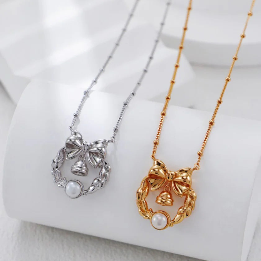 Christmas-Themed Pearl Necklace