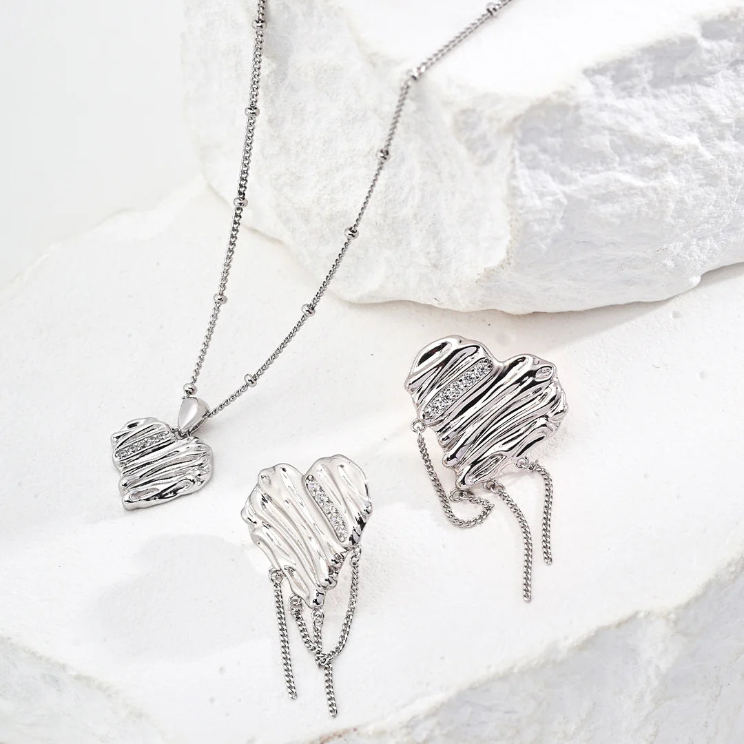 Simple Heart-Shaped Zircon Earrings