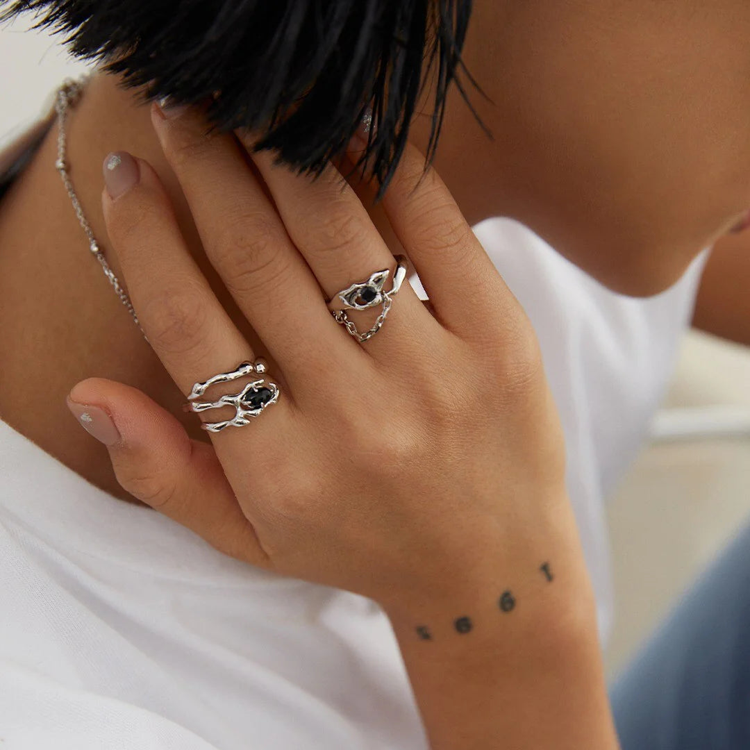Black Synthetic Spineland with Little Chain Ring