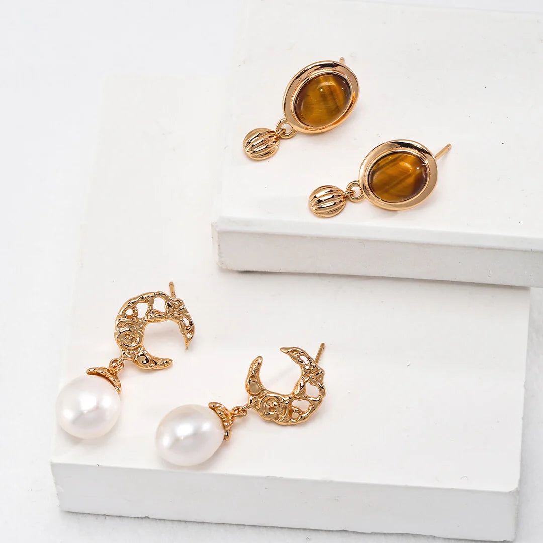 Hollow Crescent Moon Shape Pearl Earrings