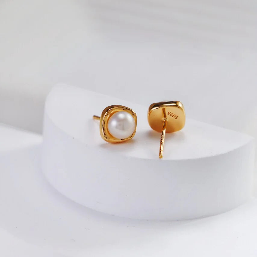 Fashion Temperament Pearl Stud Earrings