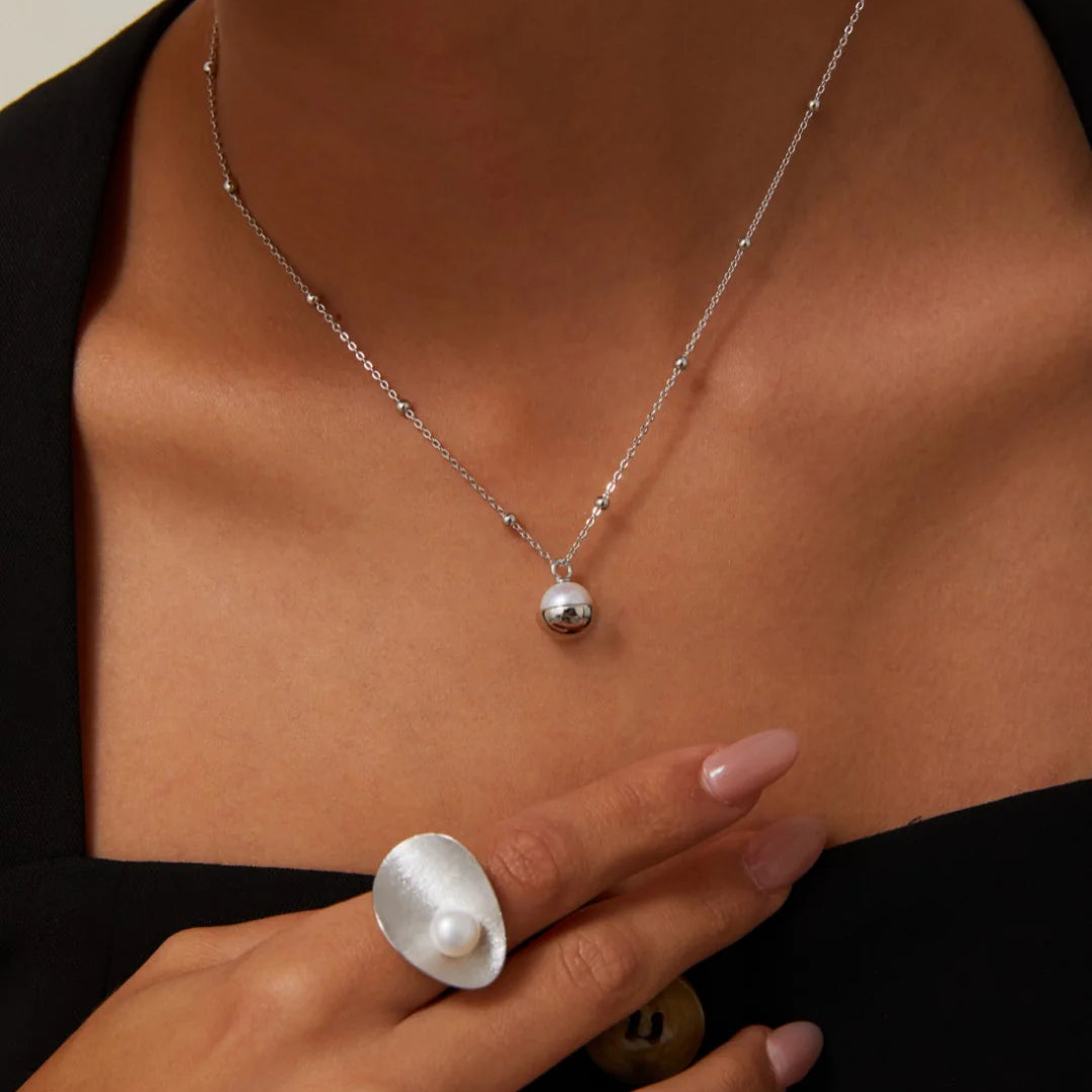 Round Pearl UFO Necklace