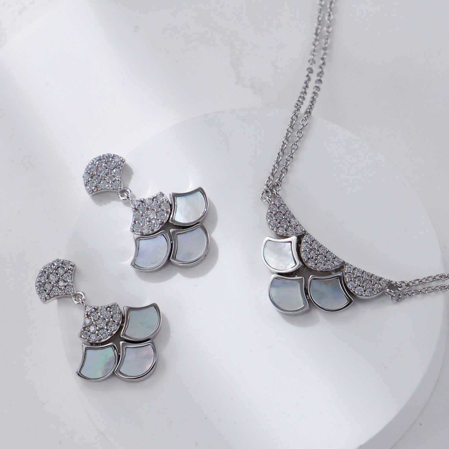 Silver-White Shell Zircon Earrings