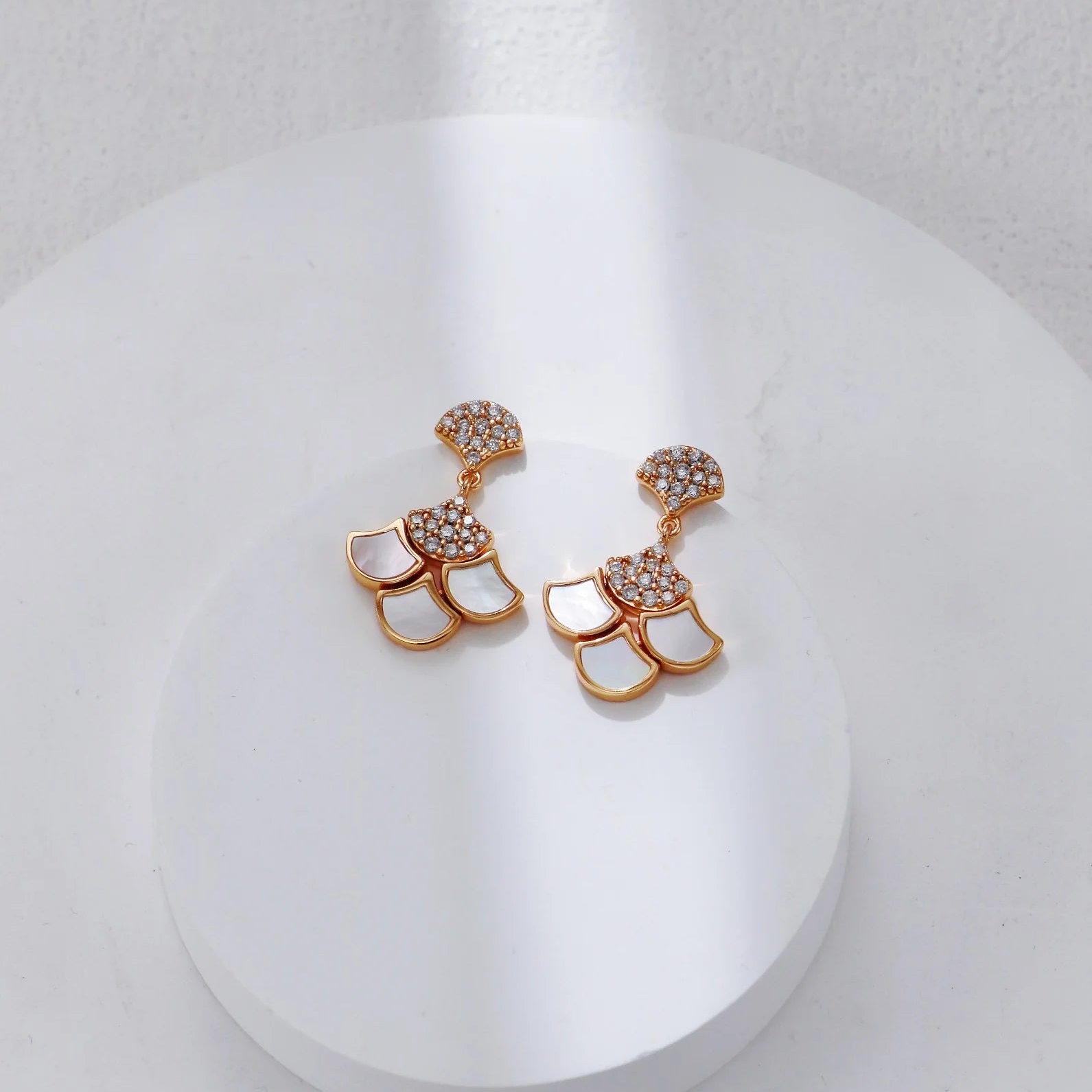 Silver-White Shell Zircon Earrings