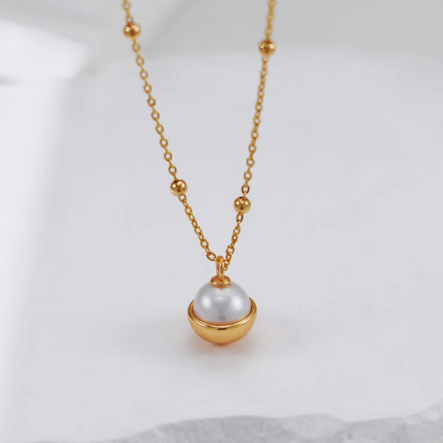 Round Pearl UFO Necklace