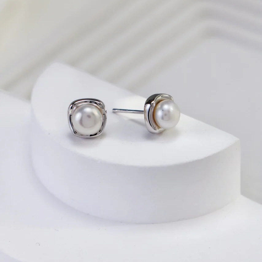Fashion Temperament Pearl Stud Earrings