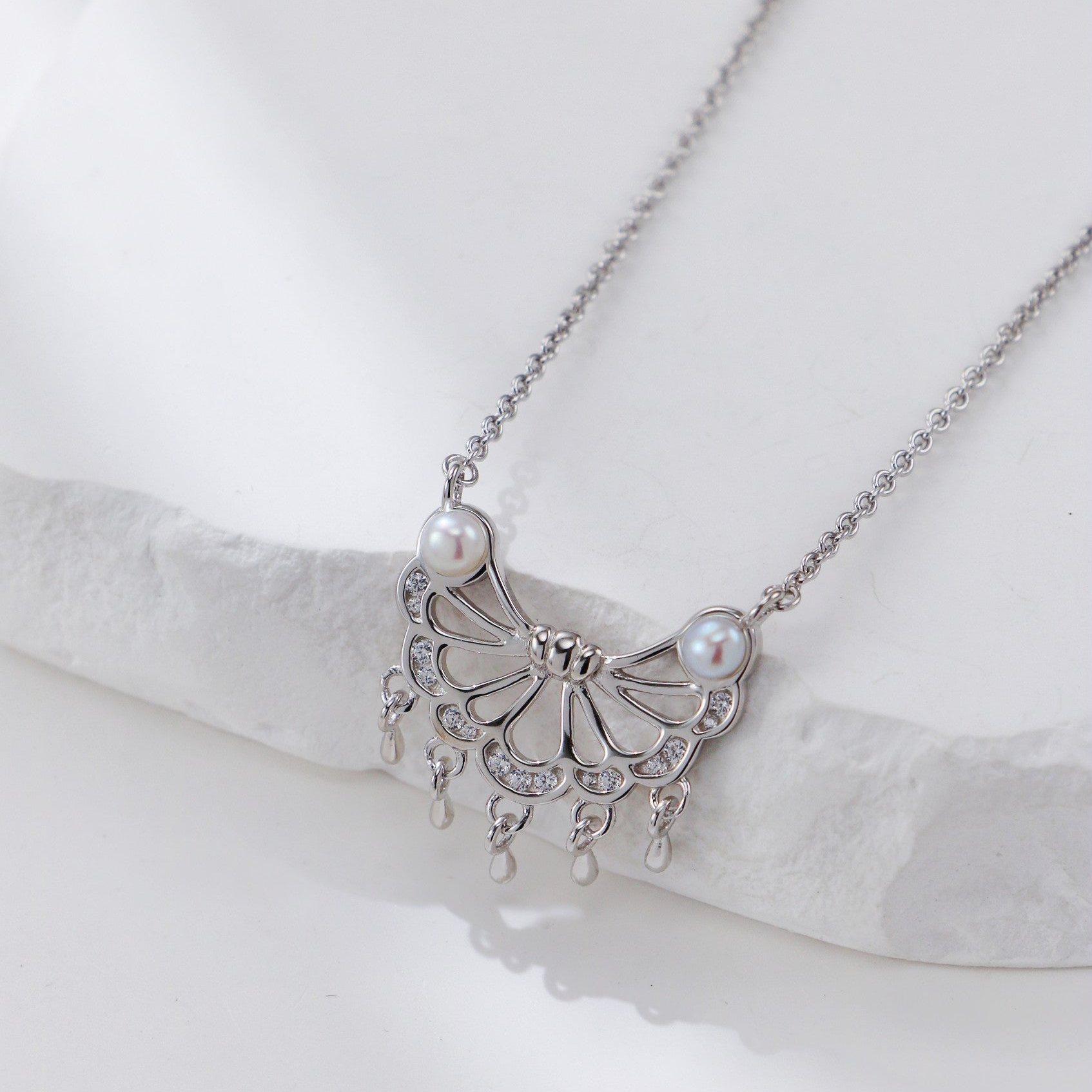 Feather Pearl Necklace