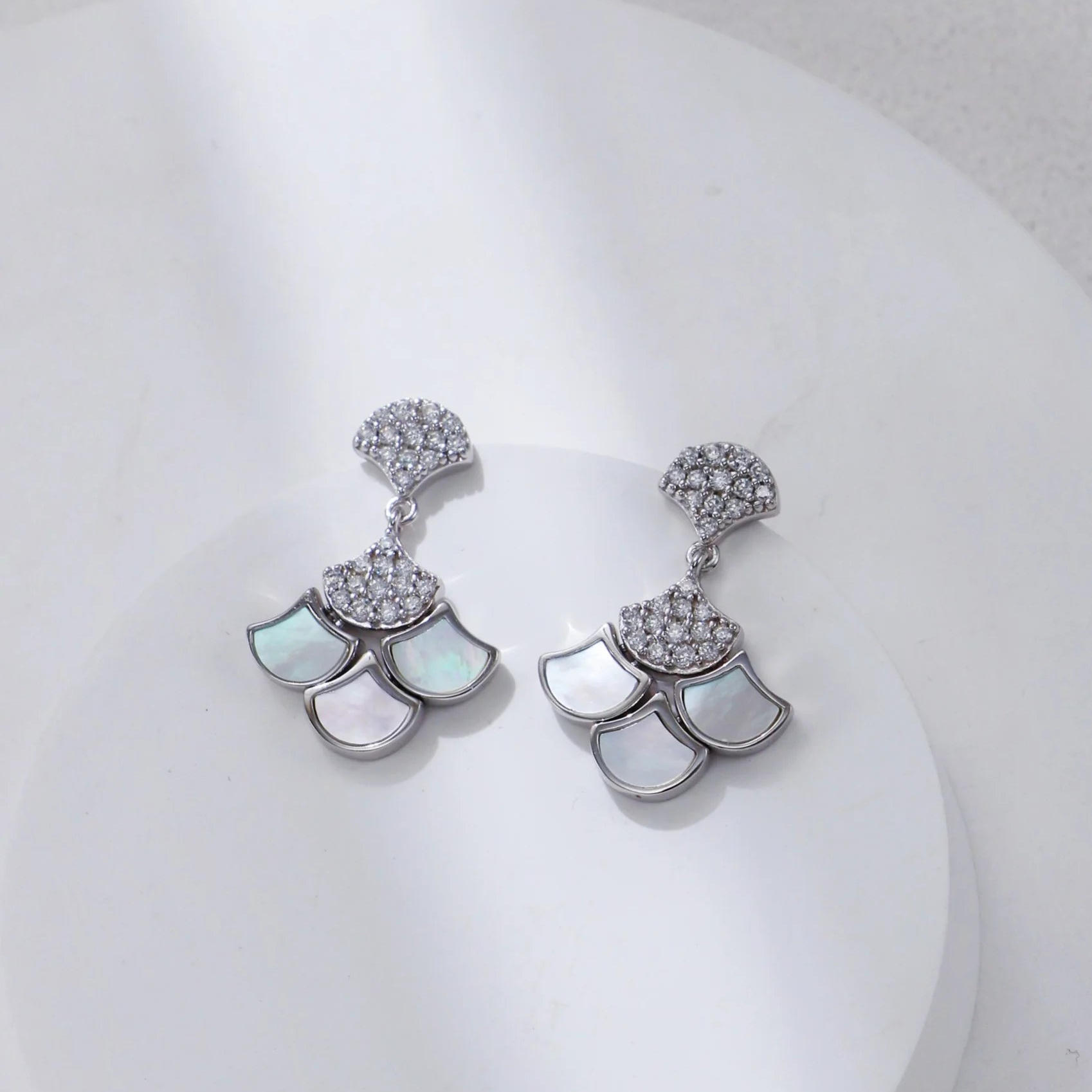 Silver-White Shell Zircon Earrings