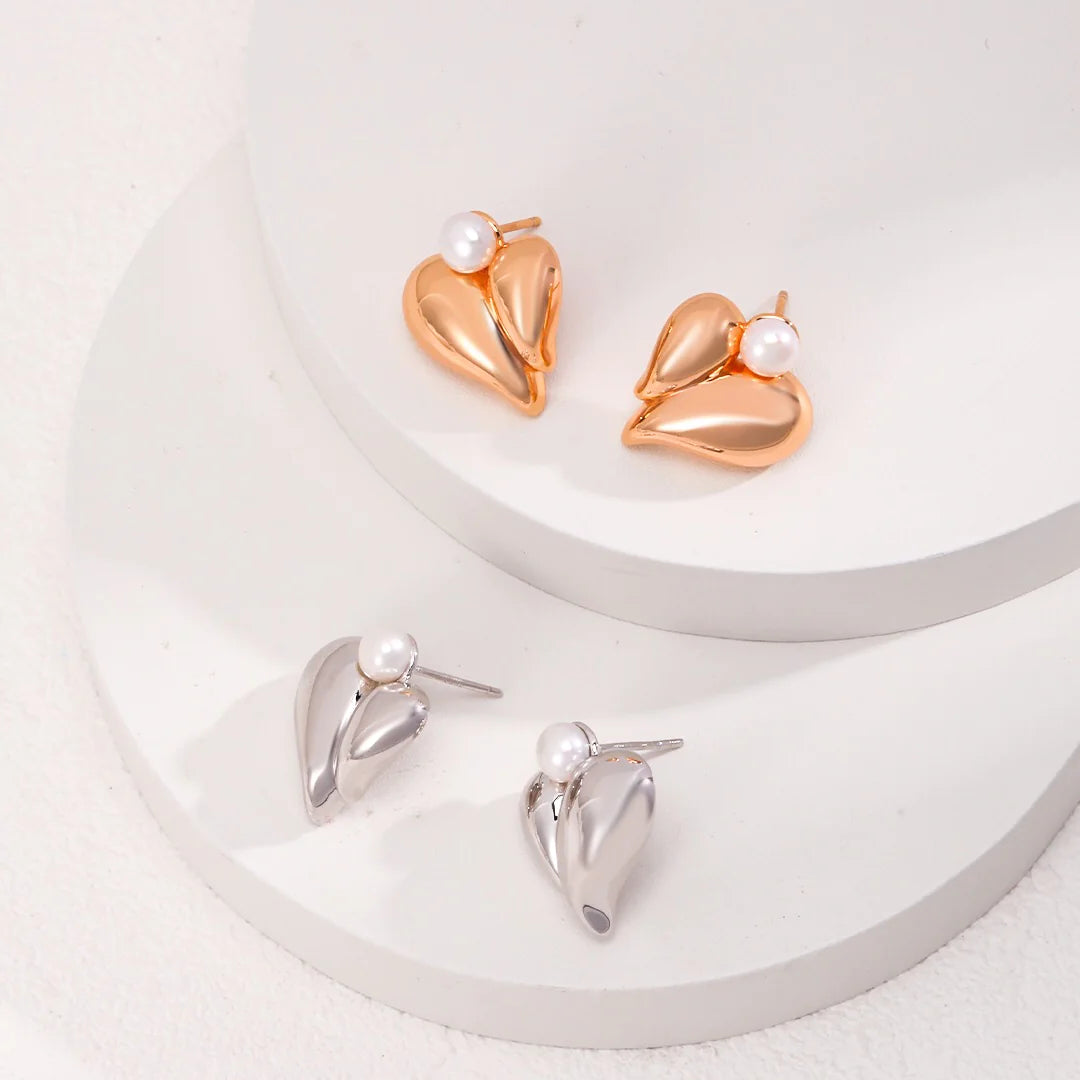 Natural Pearl Heart Stud