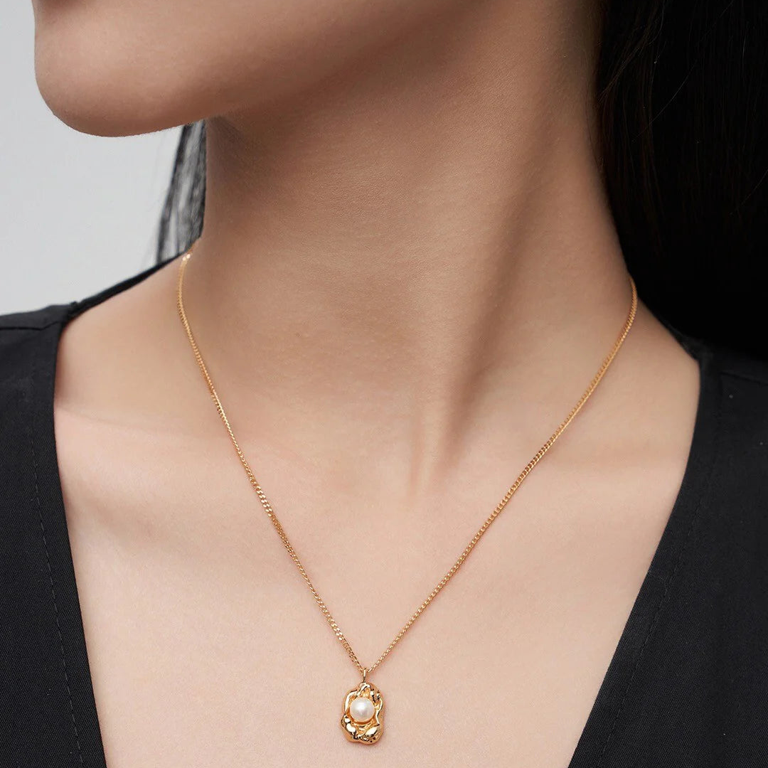 Dainty Freshwater Pearl Pendant Necklace