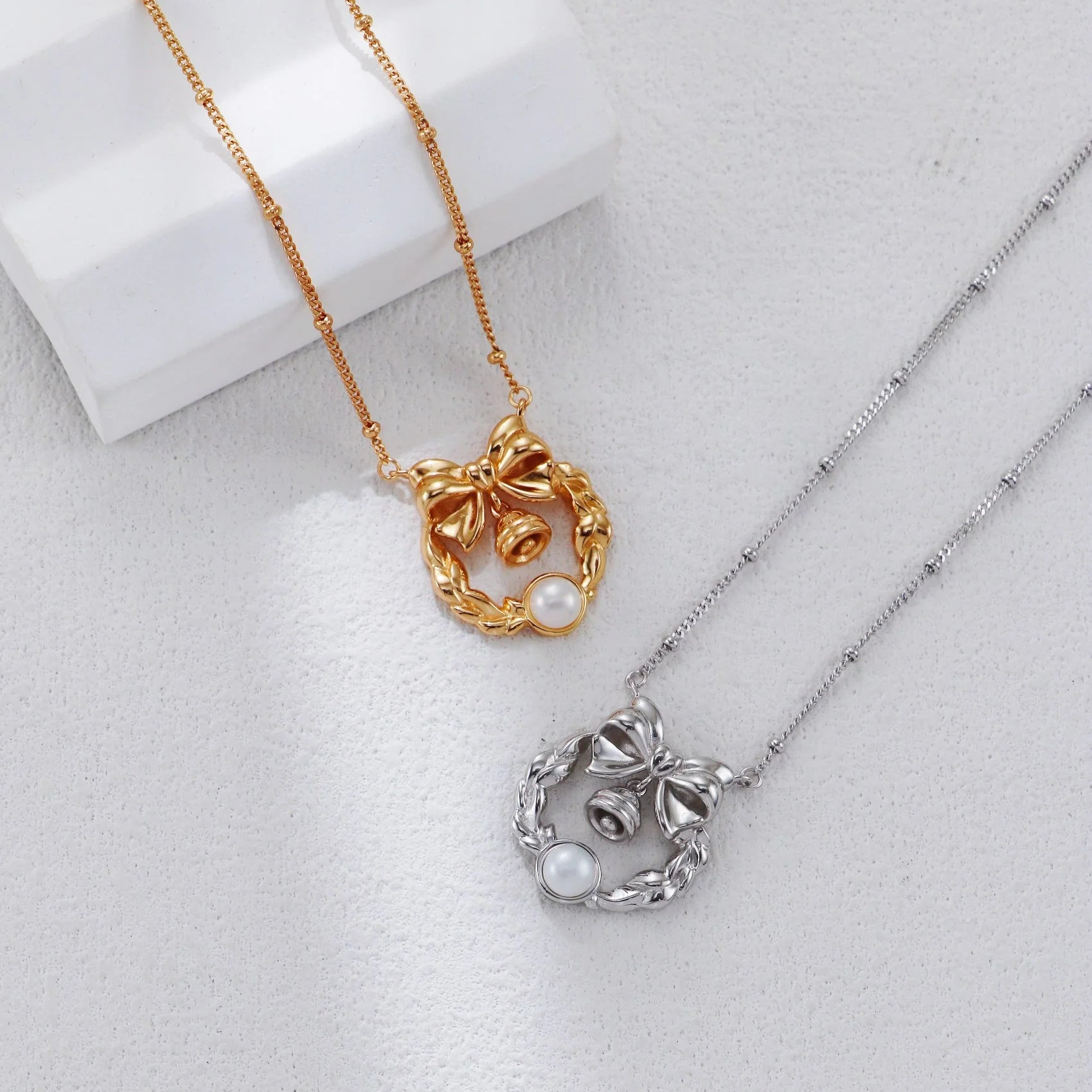 Christmas-Themed Pearl Necklace