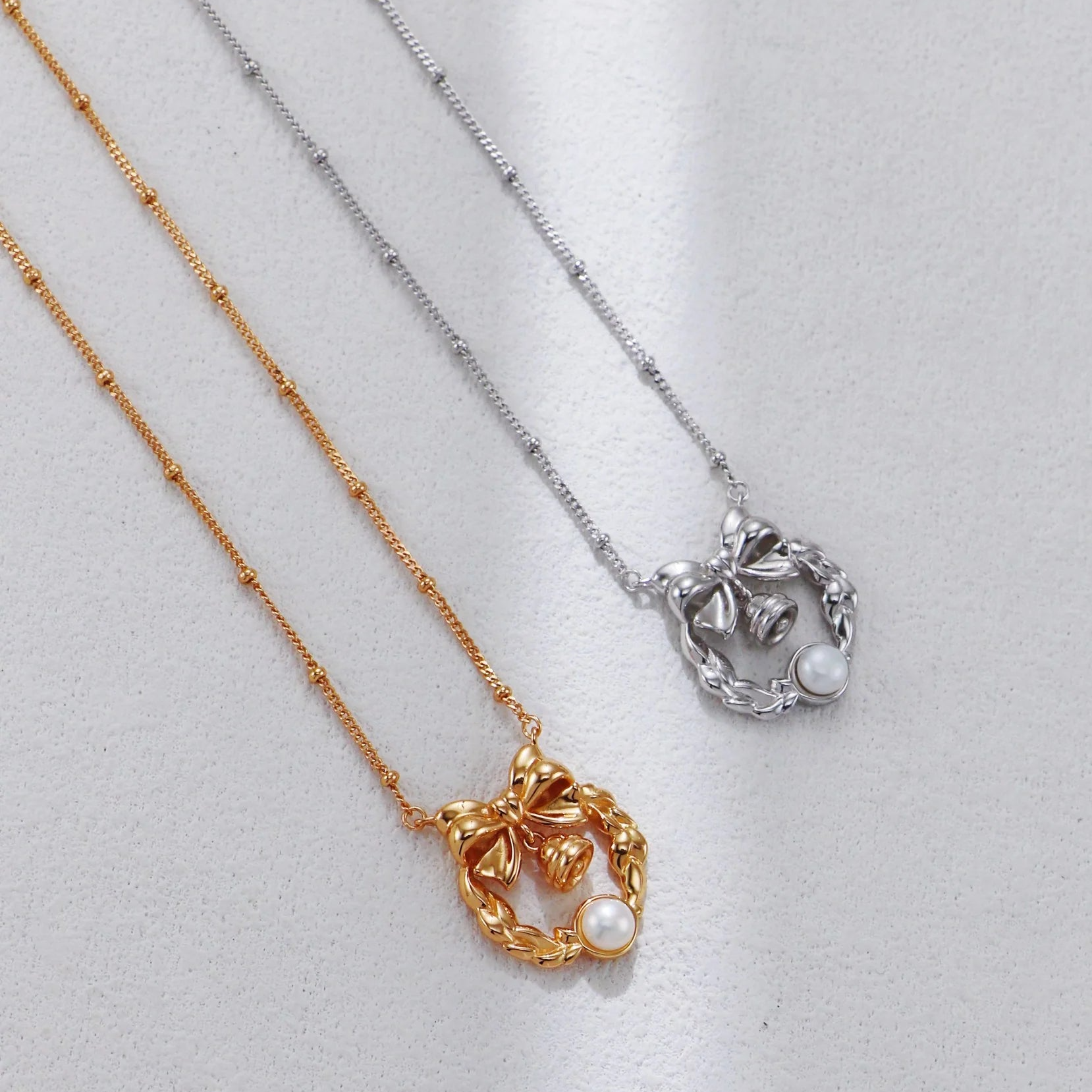 Christmas-Themed Pearl Necklace