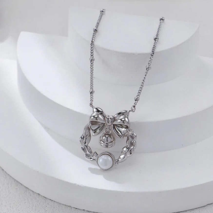 Christmas-Themed Pearl Necklace