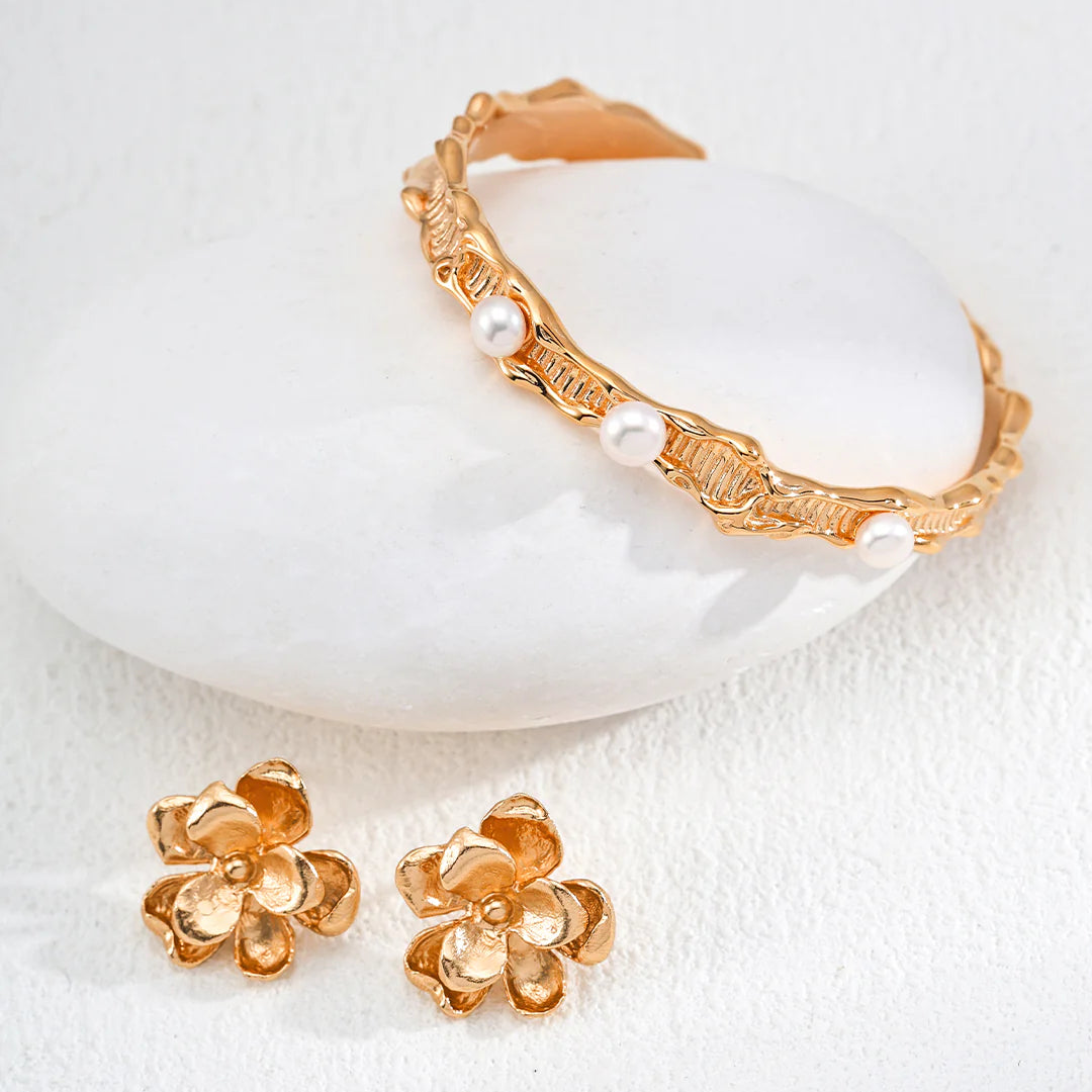 Minimalist Floral Design Stud Earrings