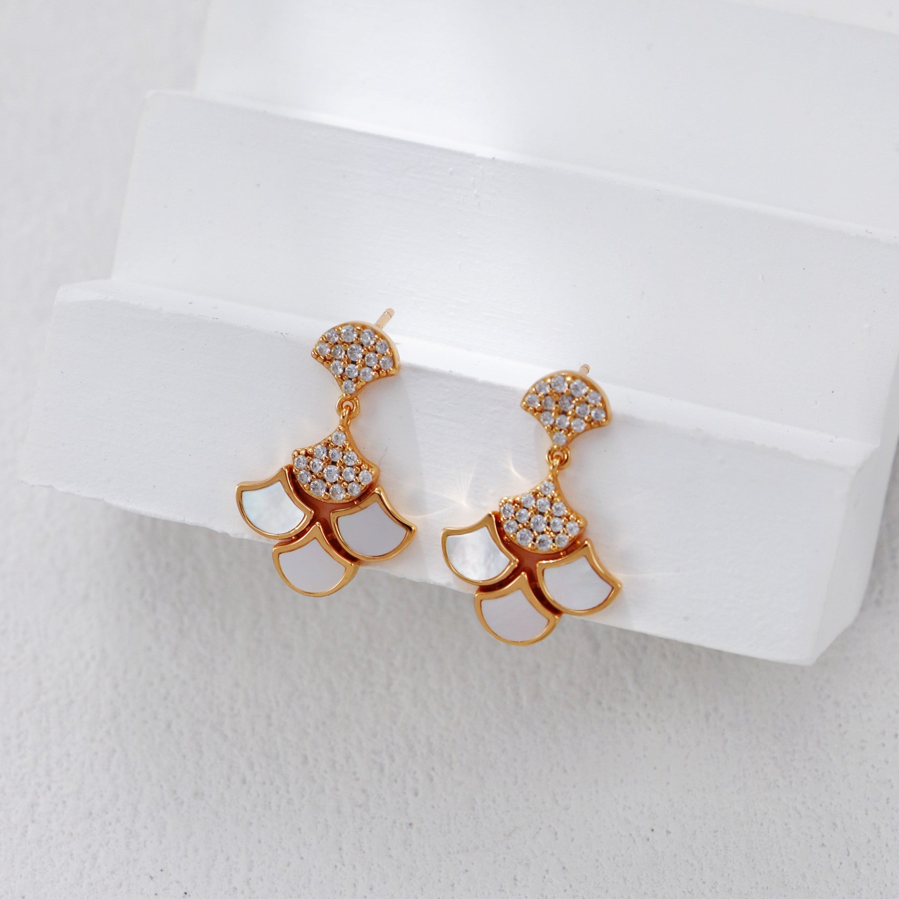 Silver-White Shell Zircon Earrings