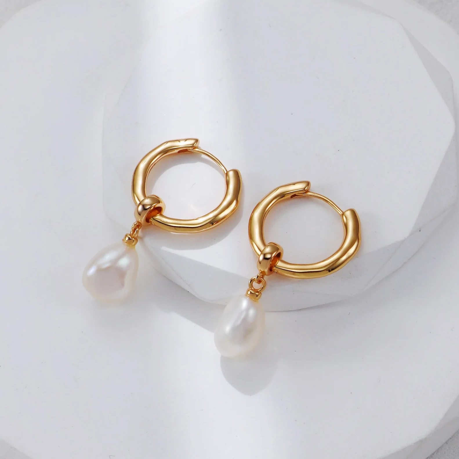 Teardrop-Shaped Baroque Earrings