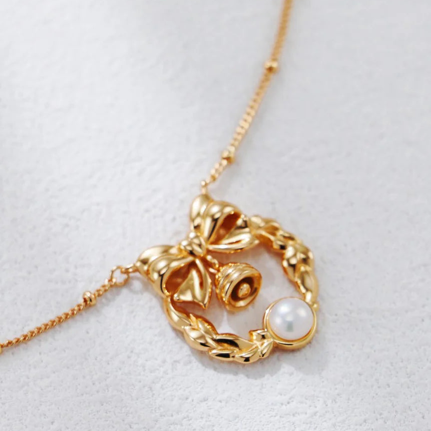Christmas-Themed Pearl Necklace