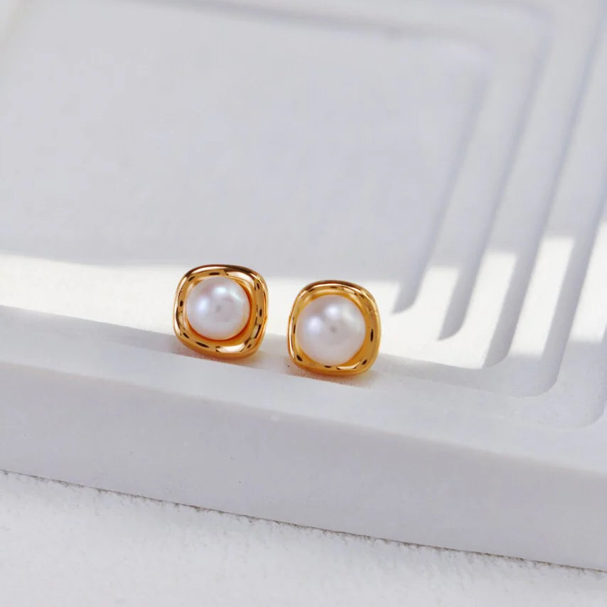 Fashion Temperament Pearl Stud Earrings