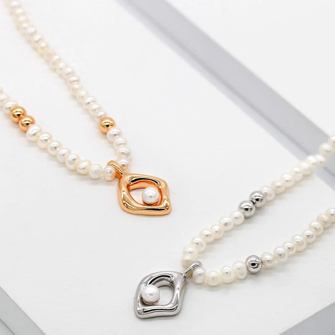 Minimalist Geometric Irregular Pendant Pearl Necklace