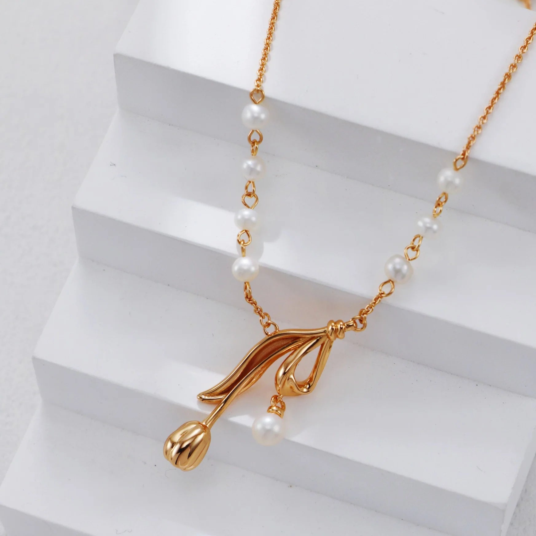 Tulip Pearl Necklace