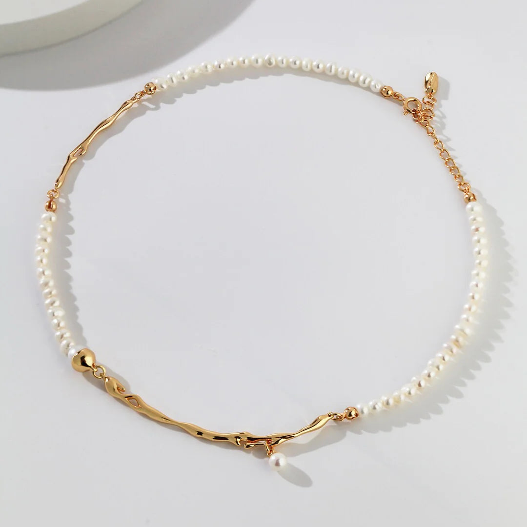 Fluid Natural Design Pearl Necklace