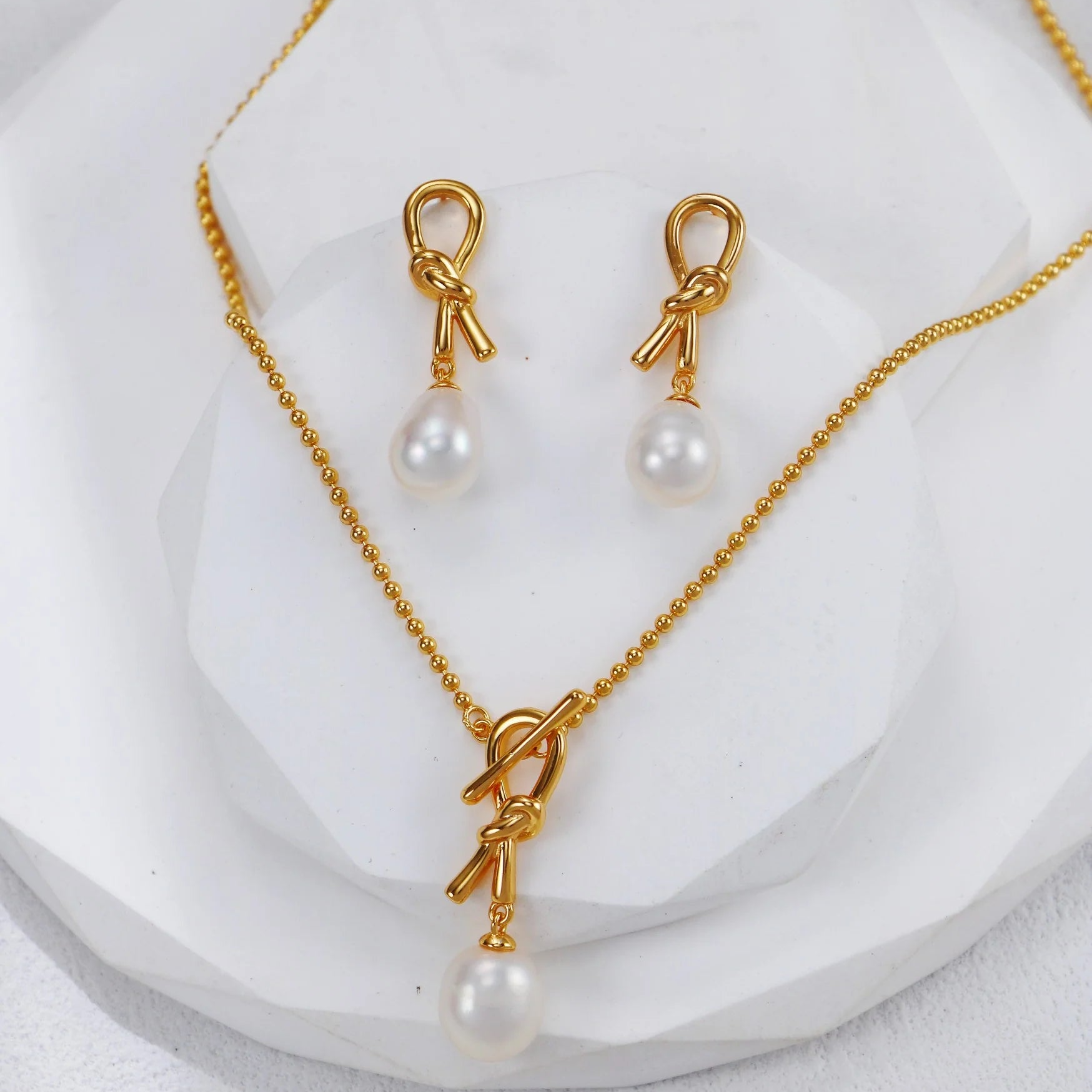 Ruyi Knot Pearl Necklace