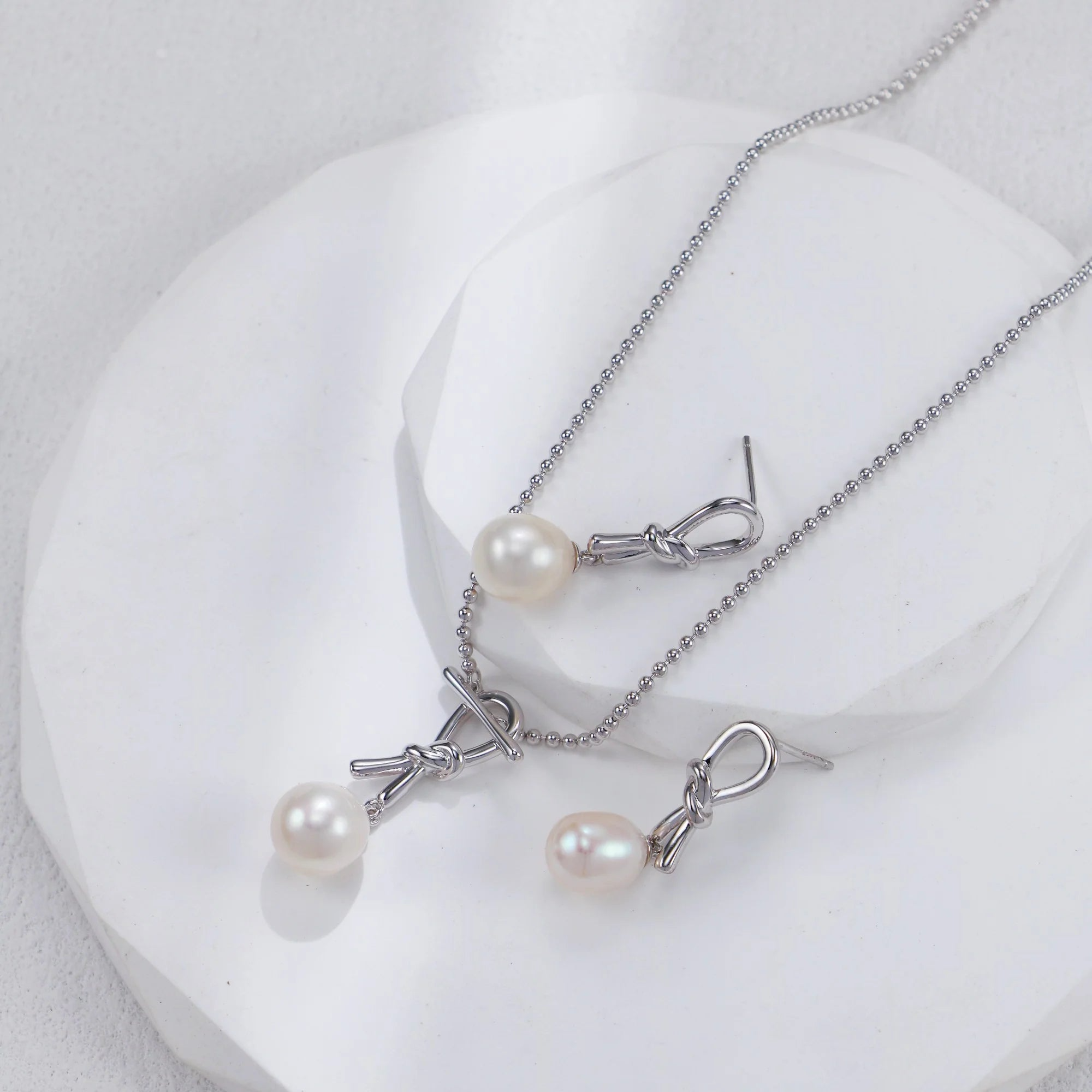 Ruyi Knot Pearl Necklace