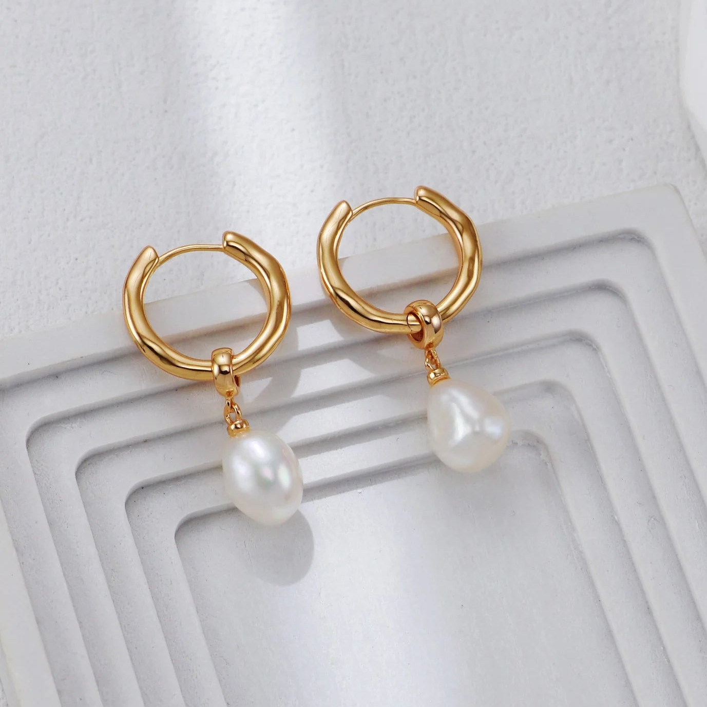 Teardrop-Shaped Baroque Earrings