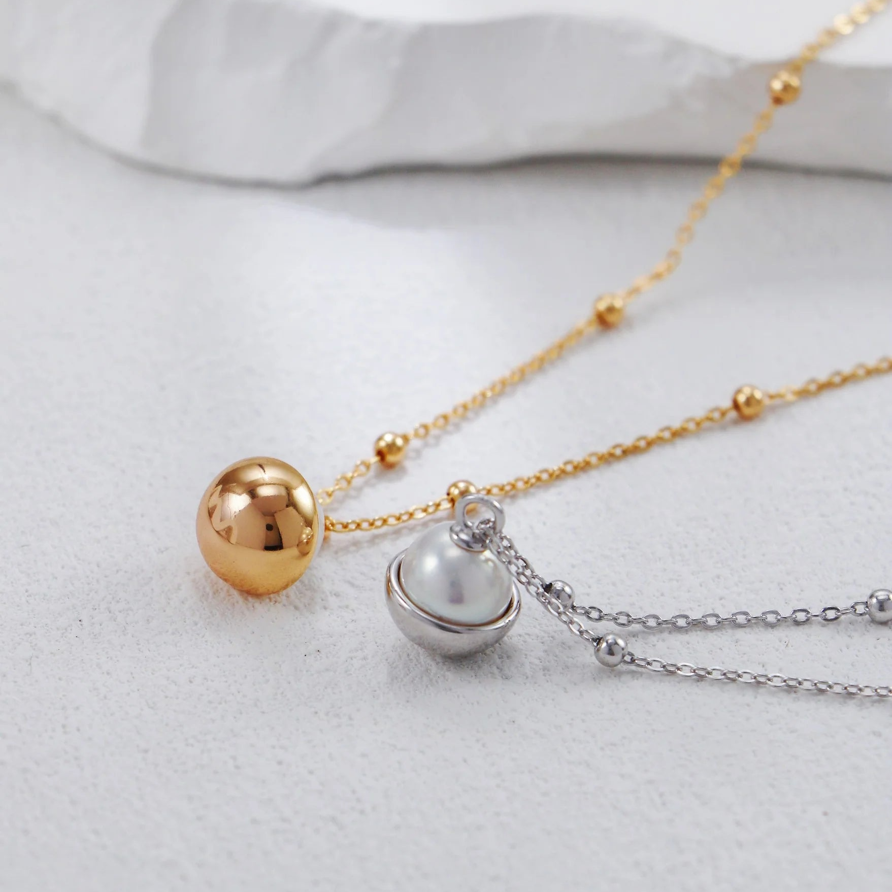 Round Pearl UFO Necklace
