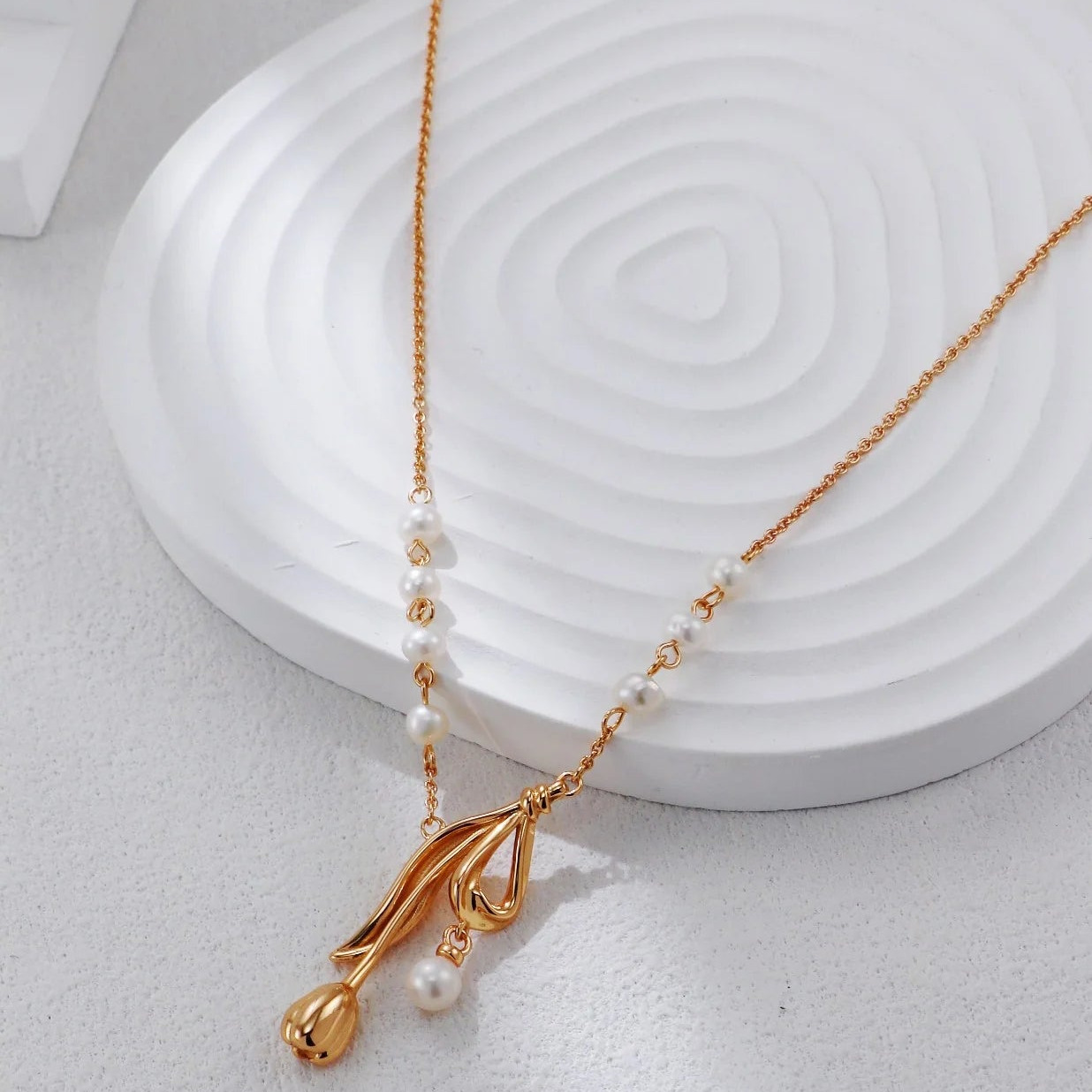 Tulip Pearl Necklace