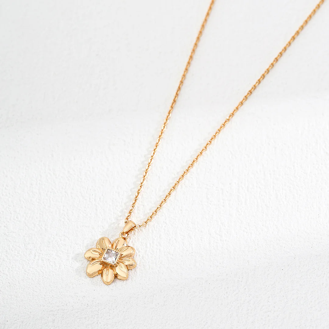 Flower Shape Zircon Necklace