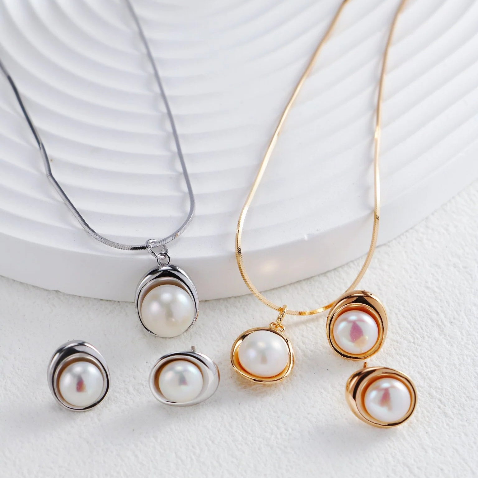 Elegant Pearl Pendant Necklace