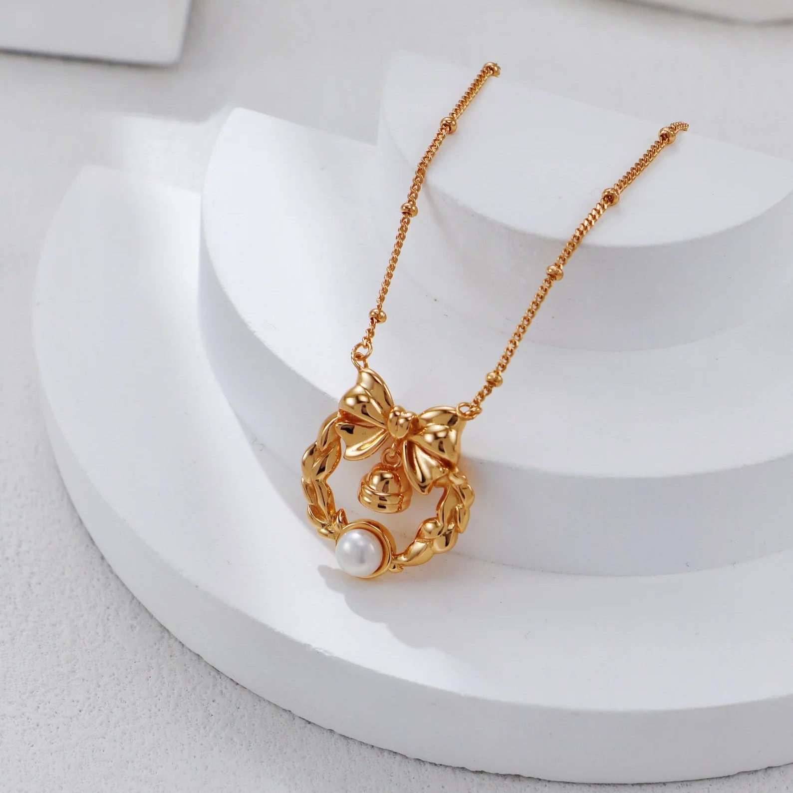 Christmas-Themed Pearl Necklace