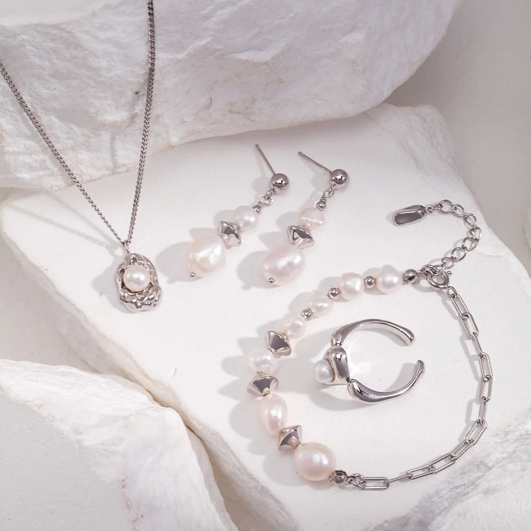 Dainty Freshwater Pearl Pendant Necklace